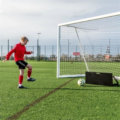 Hoog - dichtheidspolyethyleen die de Muurraad van de Voetbalreactie voor Voetbal Opleiding vouwen