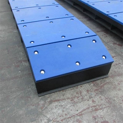 De ultrahoge Terminal van het Molecuulgewichtpolyethyleen UHMWPE Marine Fender Pad For Roro