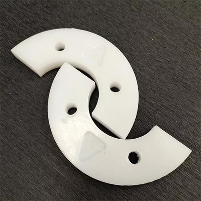 CNC Plastic Delenketen van de de Belemmeringstransportband van de Transportband Glad Schraper Rond de Vluchtenstootkussen